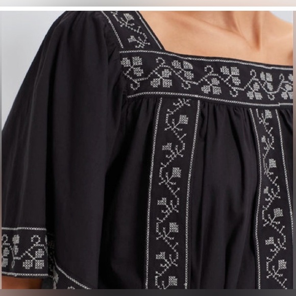 Tuckernuck Tops - Tuckernuck Alea Black Embroidered Blouse Sz L
